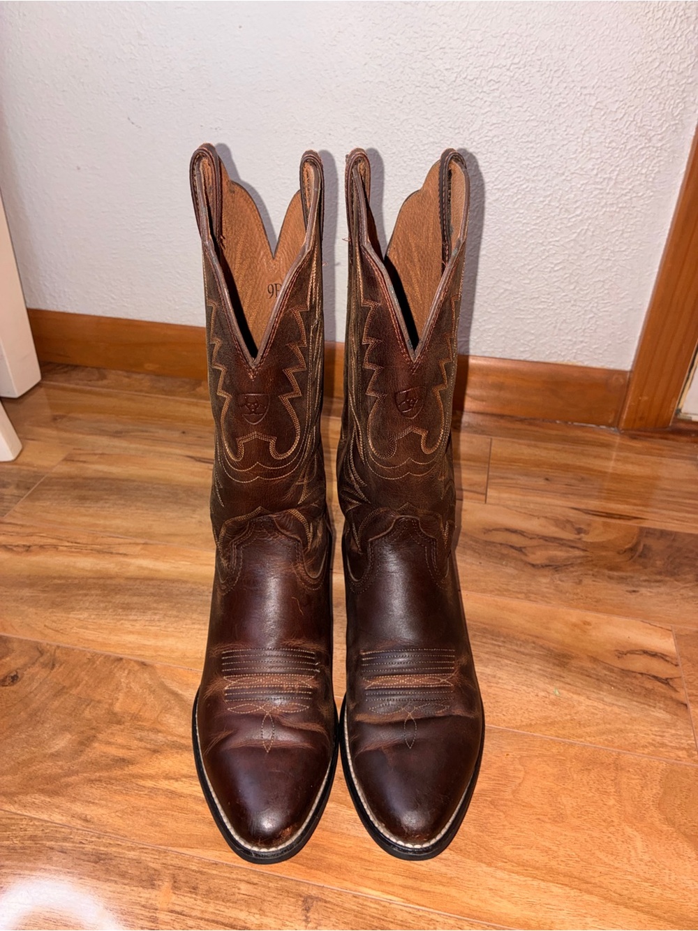 Ariat Women’s Heritage Round Toe Western Cowboy/Cowgirl Boots- size 9 B - Picture 3 of 11